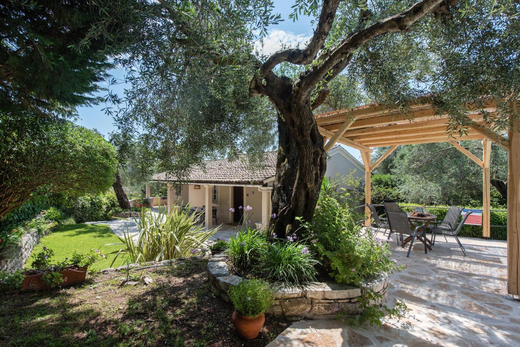 Villa Apleton Kassiopi Esterno foto
